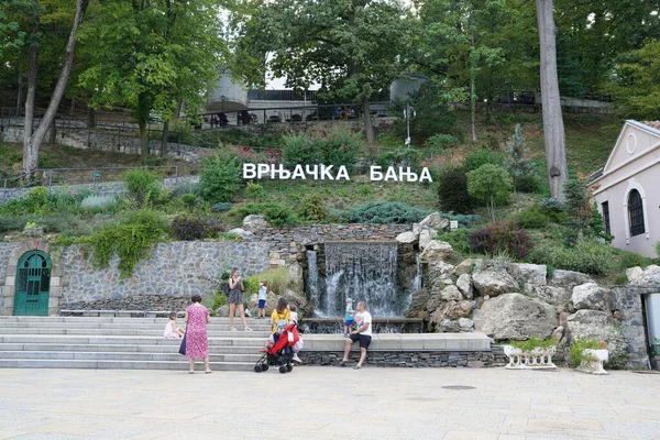 Vrnjacka Banja Serbia 2022 Street Promenade Tourists Sunny Summer Day — Foto de Stock