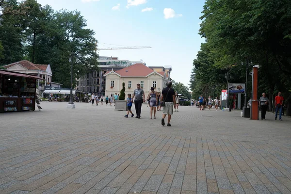 Vrnjacka Banja Serbia 2022 Street Promenade Tourists Sunny Summer Day — ストック写真