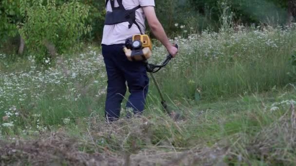 Young Caucasian Man Farmer Gardener Standing Field String Trimmer Petrol — Vídeo de stock