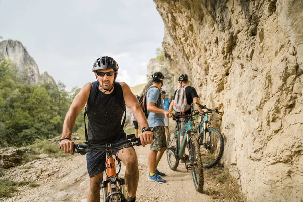 Muž Kavkazský Muž Cyklista Koni Bike Elektrické Kolo Venkovní Horském — Stock fotografie