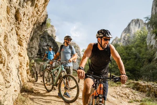 Muž Kavkazský Muž Cyklista Koni Bike Elektrické Kolo Venkovní Horském — Stock fotografie