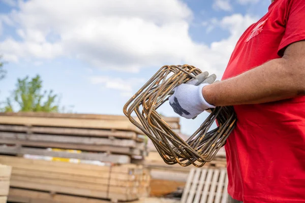 One Man Hold Iron Metal Reinforcement Armature Warehouse Construction Site — Stockfoto
