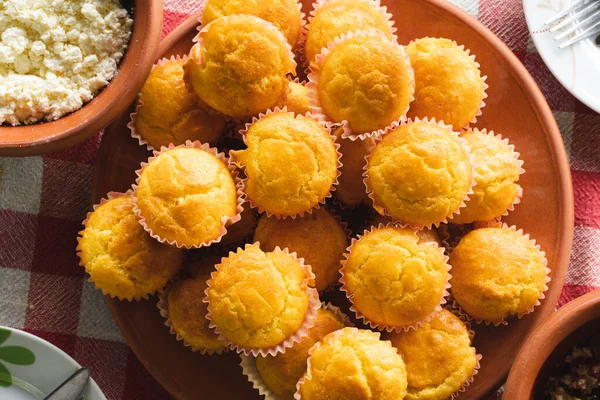 Corn Pone Muffins Plate Table Fresh Baked Ready Eat Organic — Stockfoto