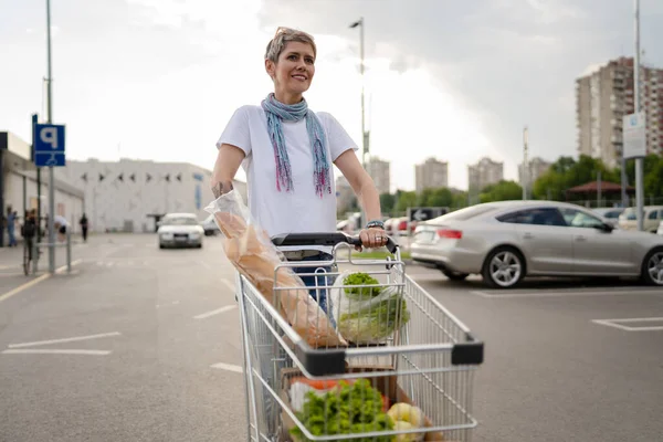 One Mature Woman Caucasian Female Walking Parking Lot Front Shopping — Stock fotografie