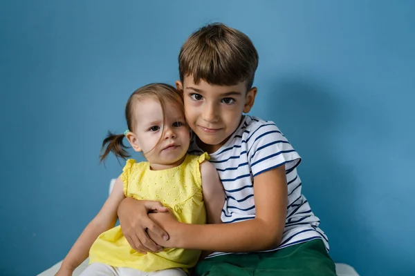 Two Kids Preschool Boy Hugs His Little Sister Siblings Front — Stock Photo, Image