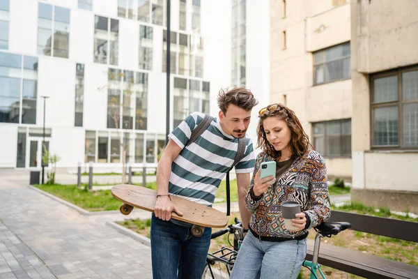 Duas Pessoas Jovem Adulto Casal Homem Mulher Namorado Namorada Estudantes — Fotografia de Stock