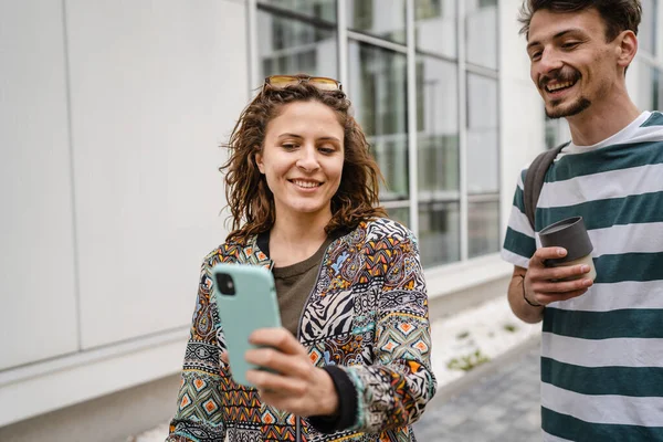 Dos Personas Joven Adulto Pareja Hombre Mujer Novio Novia Estudiantes —  Fotos de Stock