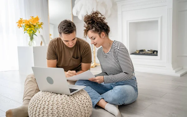 Dos Personas Pareja Hombre Mujer Hombres Mujeres Amigos Novia Novio — Foto de Stock