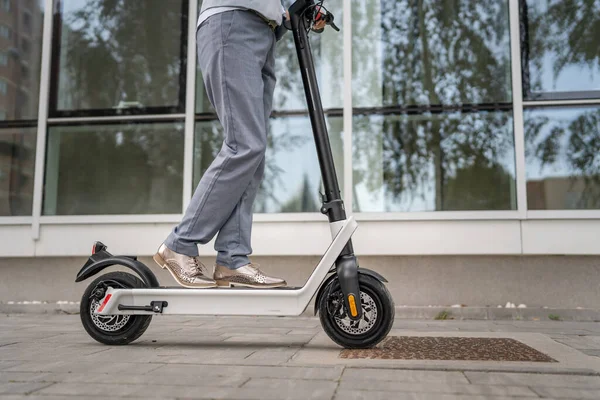 Feet Unknown Woman Standing Driving Electric Kick Scooter Scooter Pavement — Stock Photo, Image