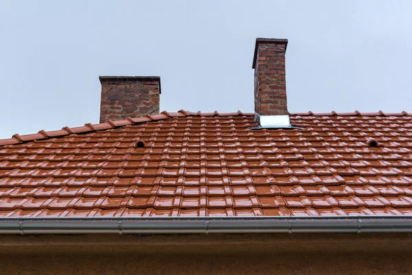 Wet Red Tile Roof Rainy Autumn Day Light Rain Falls — Stock Photo, Image