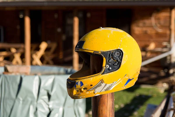 Yellow Broken Motorcycle Helmet Attached Wooden Stake Outdoor Close Selective — Stock Photo, Image