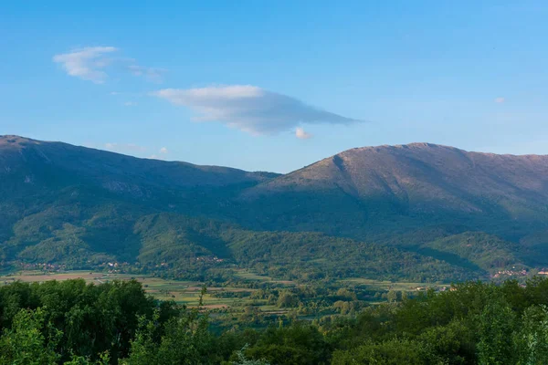 Gyönyörű Kilátás Nyílik Suva Planina Szerbiában Tavaszi Naplementében Hegy Csúcsa — Stock Fotó