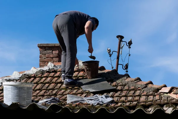 Man Repairs Roofing Tiles Using Cement Attach Old House Village — Stock Photo, Image