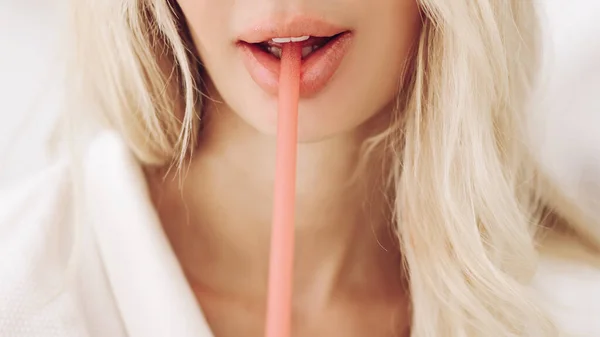 Blonde Drinks Natural Straw Close Focus Frame Teet — Stock Photo, Image