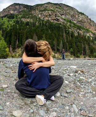 canlı heykel kucaklayan