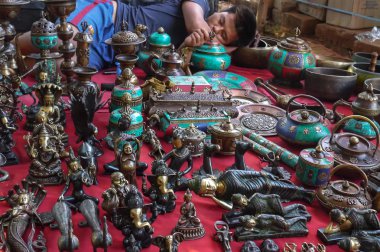 piyasada heykelcikler