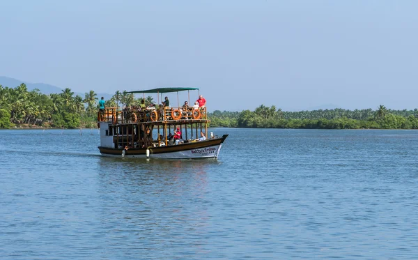 Barco de río —  Fotos de Stock