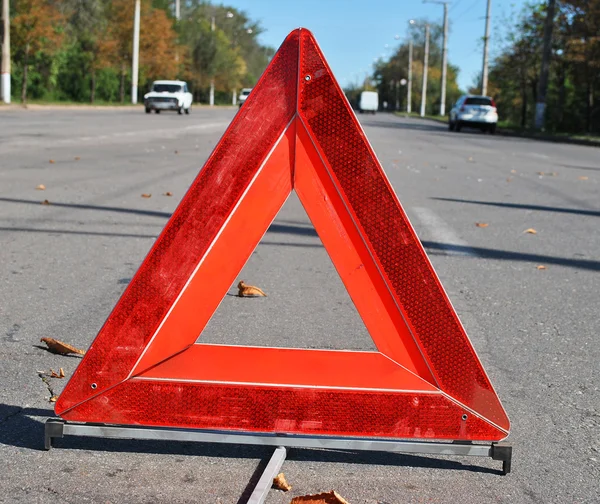 Warnschild auf der Straße Stockbild