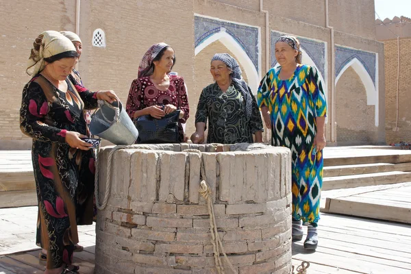 Donne usbeche anziane, Khiva, Uzbekistan — Foto Stock