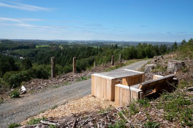 Bergischer Panoramasteig, Bergisches Land, Almanya 'da banklı panoramik görüntü