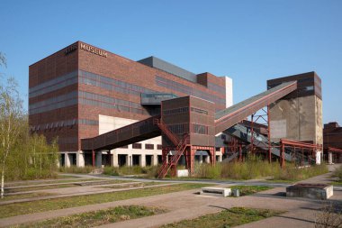 ESSEN, GERMANY - 20 Nisan 2021: Ruhr Metropolis Sanayi Mirası Zeche Zollverein Müzesi, 20 Nisan 2021 Essen, Almanya