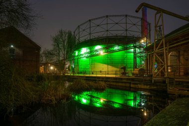 DUISBURG, GERMANY - 28 Ocak 2022: Eski ekonominin sanayi mirası, 28 Ocak 2022 'de Duisburg' da Duisburg, Ruhr Metropolis, Almanya, Avrupa 'da çelik fabrikasının yıkılması