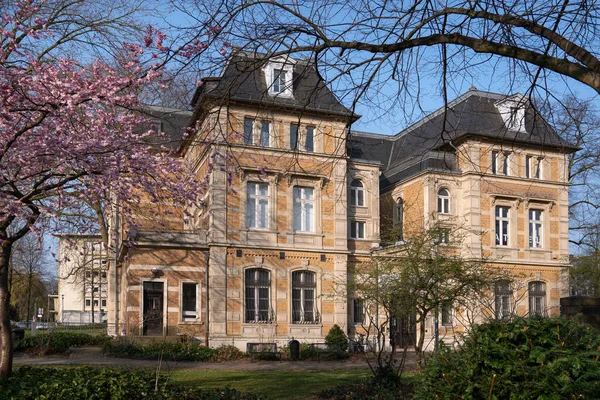 Villa Zanders Met Bloeiende Kersenboom Lente Oriëntatiepunt Bergisch Gladbach Noordrijn — Stockfoto