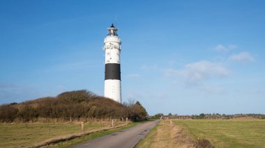 Kampen deniz fenerinin gökyüzüne karşı panoramik görüntüsü, Sylt, Kuzey Frizya, Almanya 