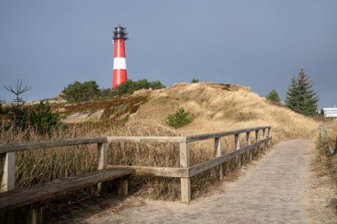 Gökyüzüne karşı Hoernum deniz fenerinin panoramik görüntüsü, Sylt, Kuzey Frizya, Almanya 