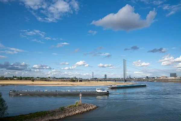 Dusseldorf Allemagne Septembre 2022 Navires Navigation Intérieure Passant Düsseldorf Sur — Photo