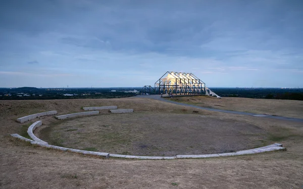 NEUKIRCHEN-VLYN, GERMANY - 11 Haziran 2022: Norddeutschland ucu, Ruhr Metropolis 'in gökyüzüne karşı 11 Haziran 2022 tarihinde Neukirchen-Vlyn, Almanya