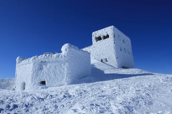 Ruins in the snow. — Stock Photo, Image