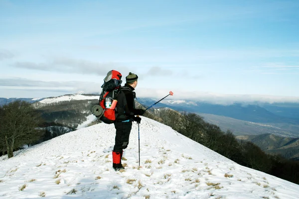 冬のハイキング. — ストック写真