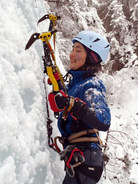 Man climbing frozen waterfall — Stock Photo, Image