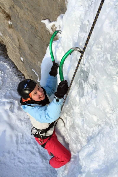 Man climbing frozen waterfall — Stock Photo, Image