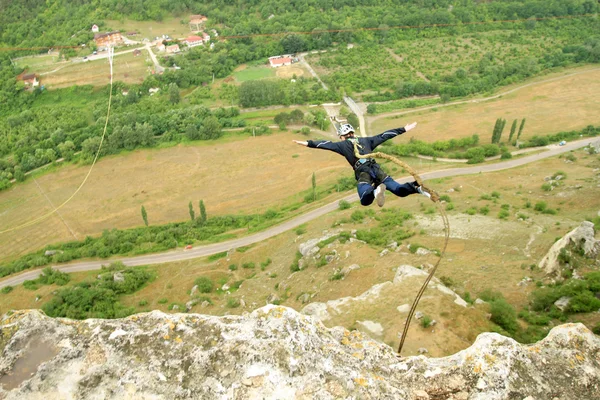 Bungee jumping sekvens i banos de agua santa, ecuador, san francisco bron — Stockfoto