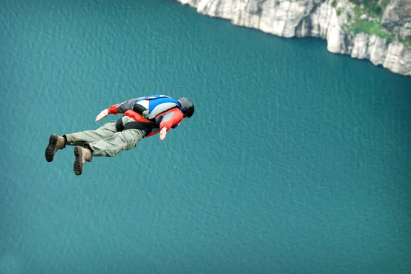 BASE jump off a cliff. — Stock Photo, Image