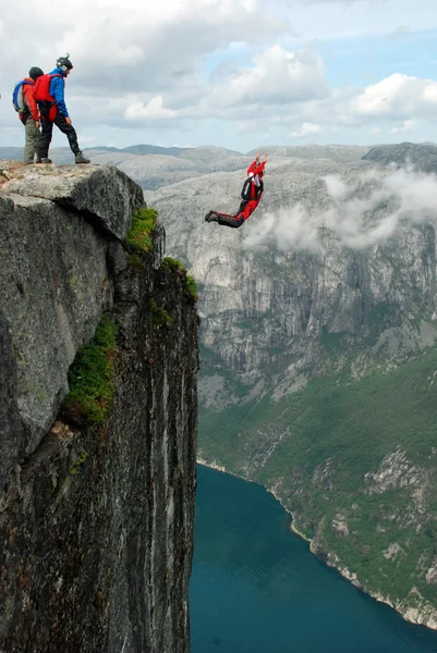 BASE jump off a cliff. — Stock Photo, Image