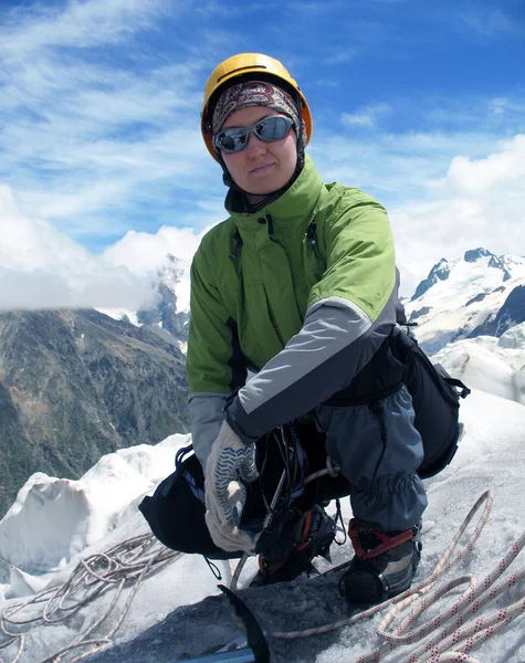 Young man climbing on a limestone wall with wide valley on the background — Stock Photo, Image