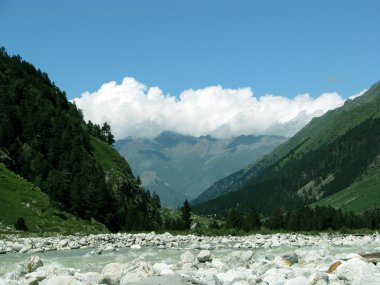 Dağ vadisi