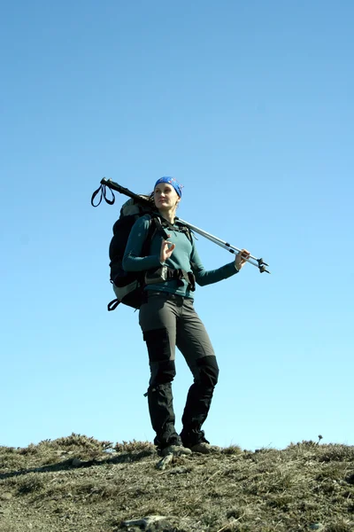 Hiker walks in the park — Stock Photo, Image