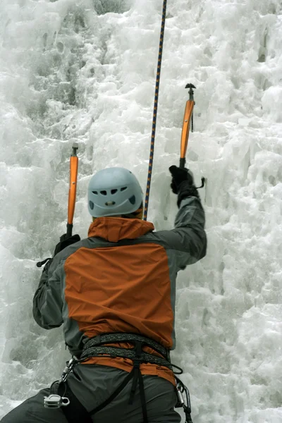Arrampicata su ghiaccio nel Caucaso settentrionale — Foto Stock