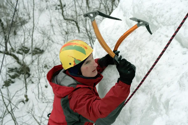 Escalade de glace dans le Caucase du Nord — Photo