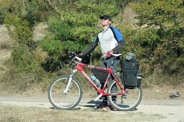 Walks on a bicycle Crimea. — Stock Photo, Image