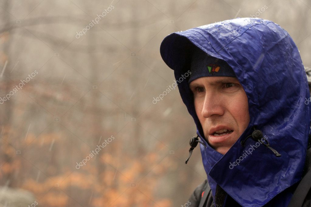 hiker in winter mountains snowshoeing |图库照片08vitalii