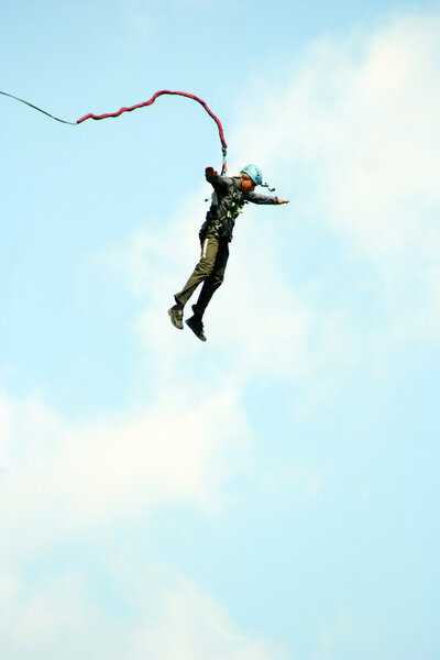 Прыжки с каната
