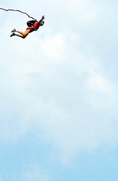 Прыжки с каната
