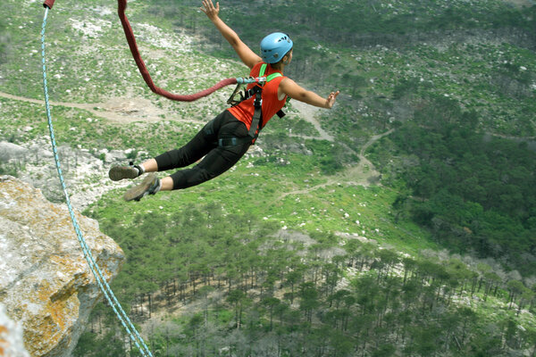 Прыжки с каната
