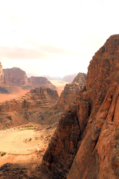 Wadi rum deserto da grande duna vermelha — Fotografia de Stock