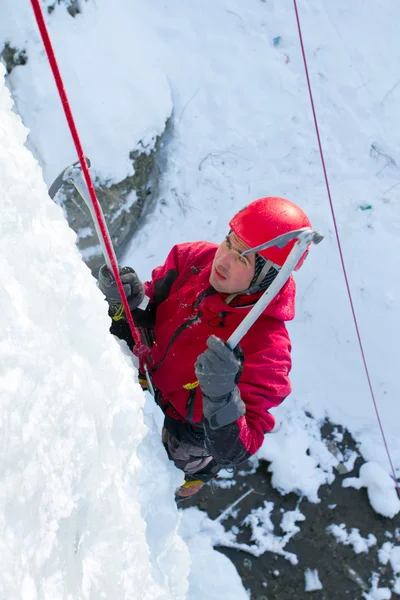 Ice climbing the waterfall. — Stock Photo, Image